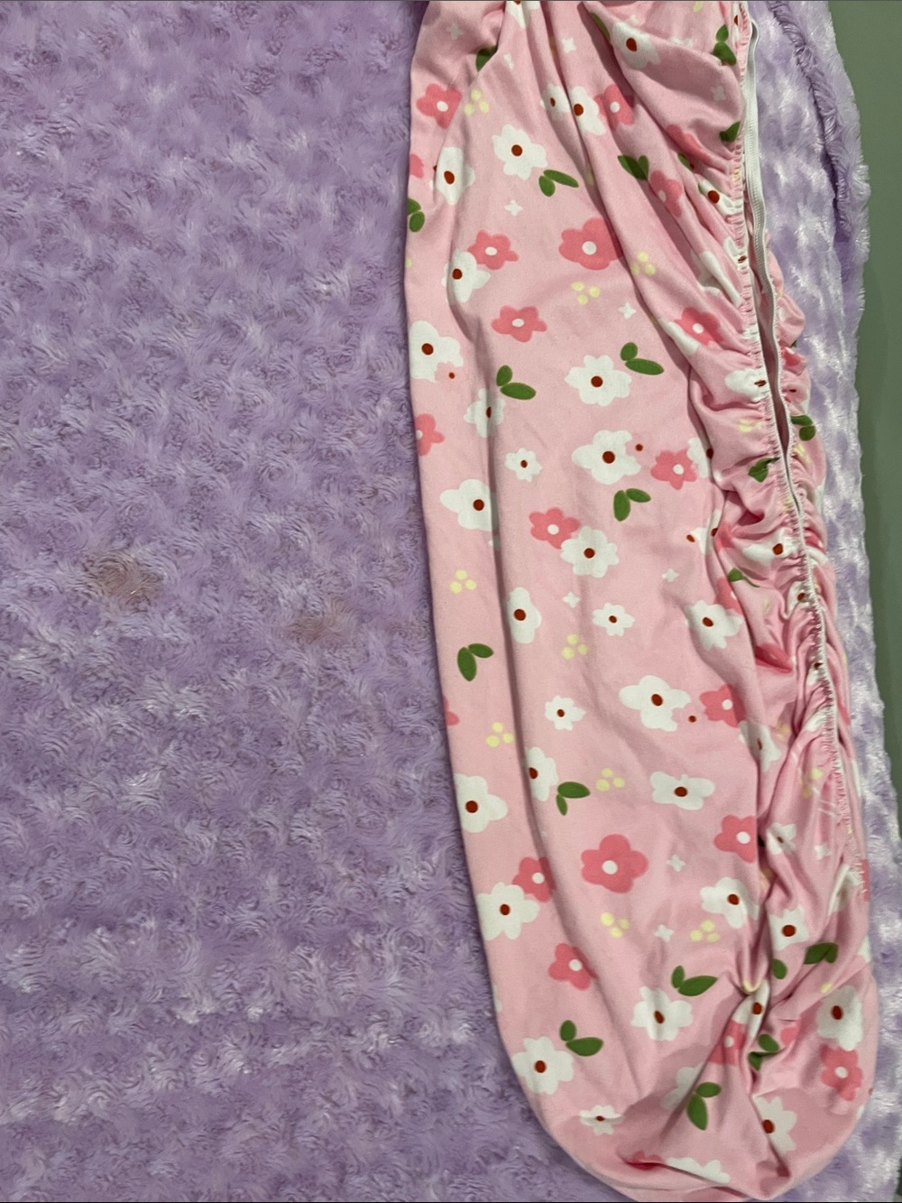 Fitting changing table sheets - Picture 6 of 6